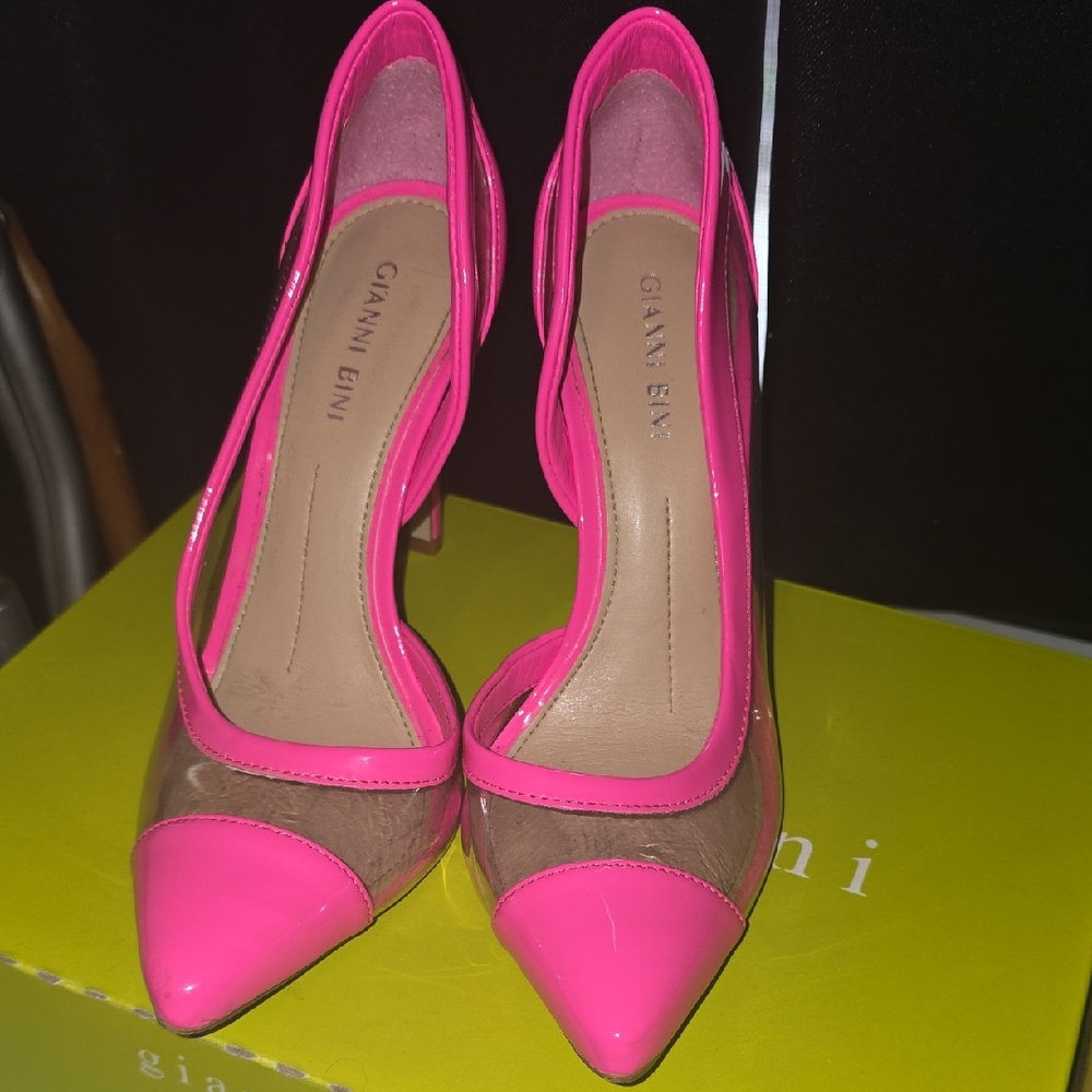 7M Gianni Bini Hot Pink Heels